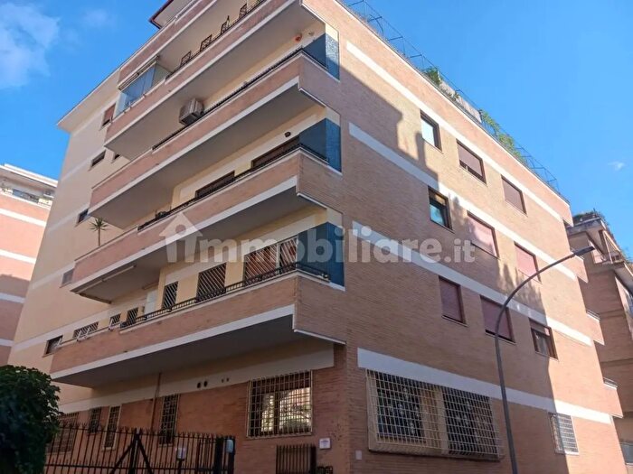 Appartamento trilocale in vendita in Via Achille Loria, Roma