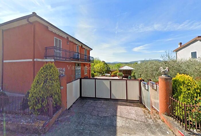 Casa con 5 locali in vendita in Via Pian delle Noci, Montepulciano