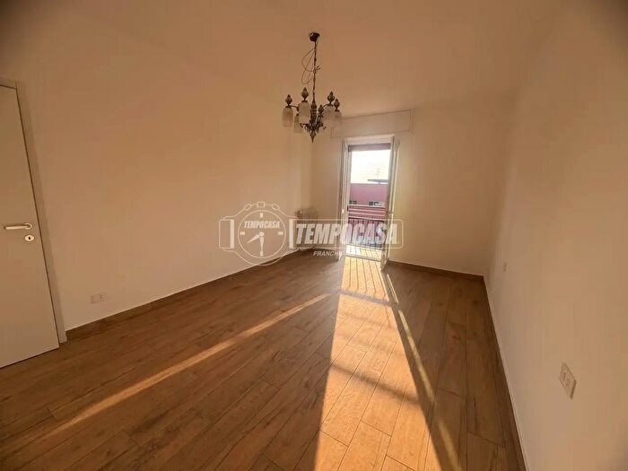 Appartamento bilocale in vendita in Via Monte Aprica, Baranzate