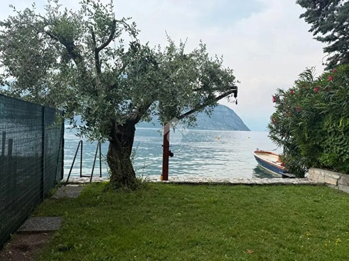 Casa trilocale in vendita in Via Ippolito Antonioli, Iseo