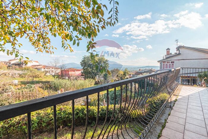 Casa quadrilocale in vendita in Via Zepponami, Montefiascone