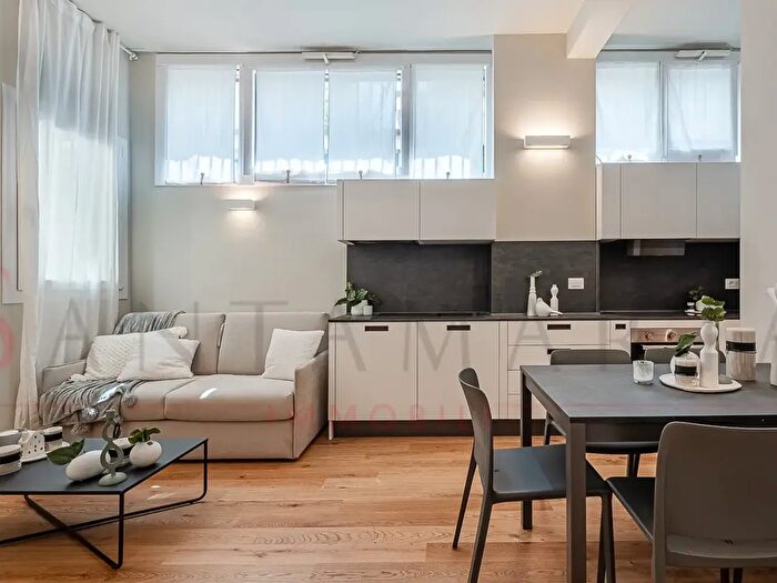 Appartamento trilocale in vendita in Via Francesco Primaticcio, Milano