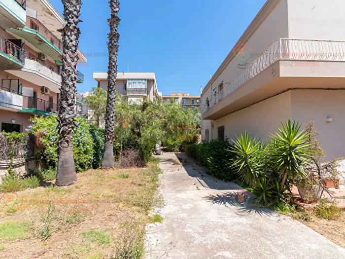 Appartamento con 6 locali in vendita in Siracusa