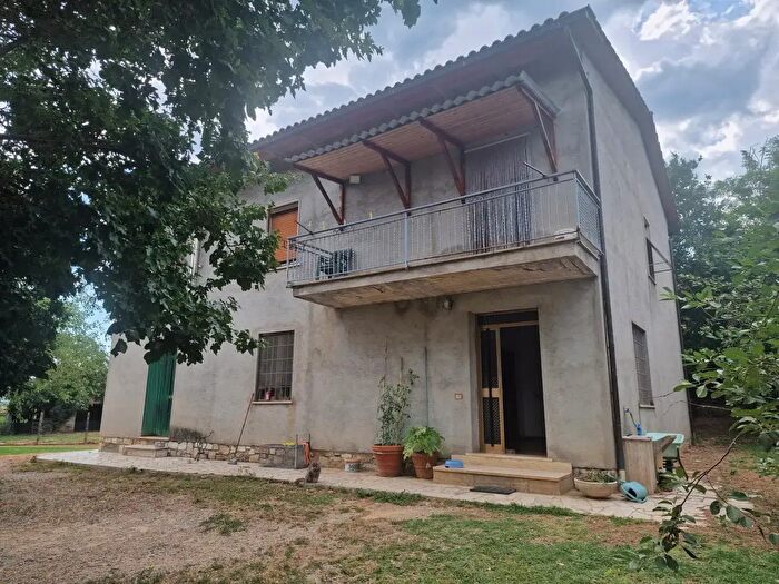 Casa quadrilocale in vendita in Lucignano
