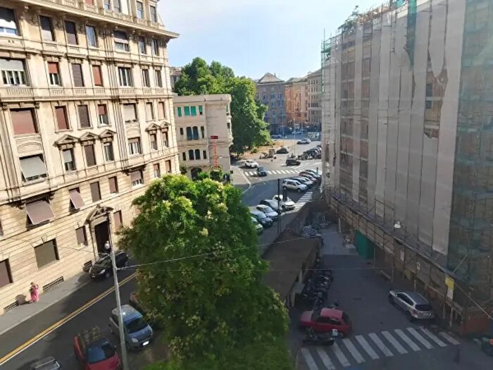 Appartamento con 5 locali in affitto in Via Montevideo, Genova