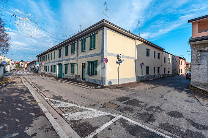 Appartamento quadrilocale in vendita in Via Roma, Lainate