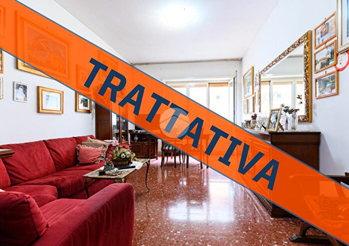 Appartamento trilocale in vendita in Largo M Massai, Roma