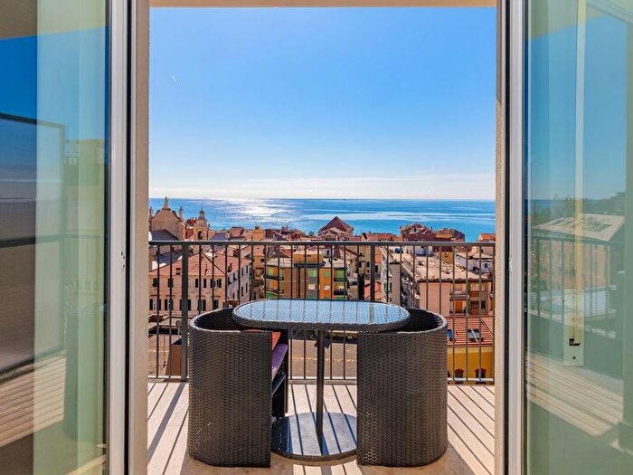 Appartamento trilocale in affitto in Via Caviglia, Centro, Finale Ligure