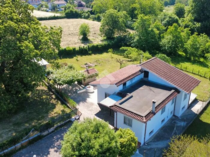 Casa con 5 locali in vendita in Via Matteuzzo, Cave