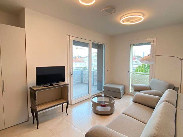 Appartamento trilocale in affitto in Viale Giuseppe Verdi, Alba Mare, Riccione