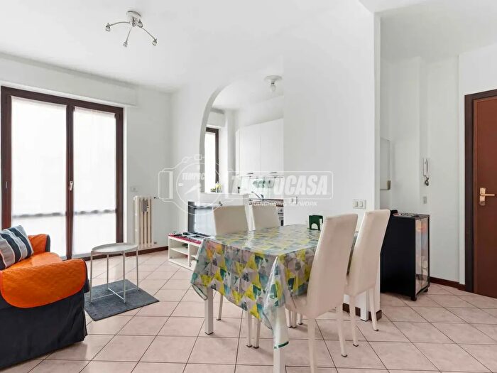 Appartamento trilocale in vendita in Alzaia Naviglio Pavese, Milano