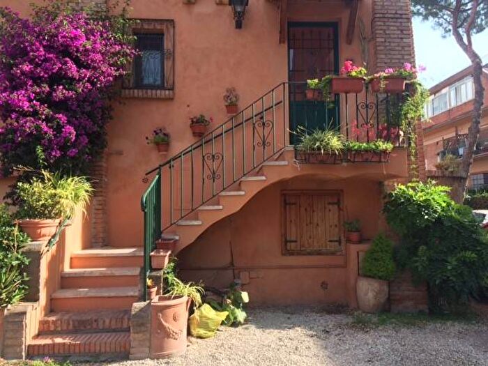 Appartamento trilocale in affitto in Via al Quarto Miglio, Quarto Miglio, Roma