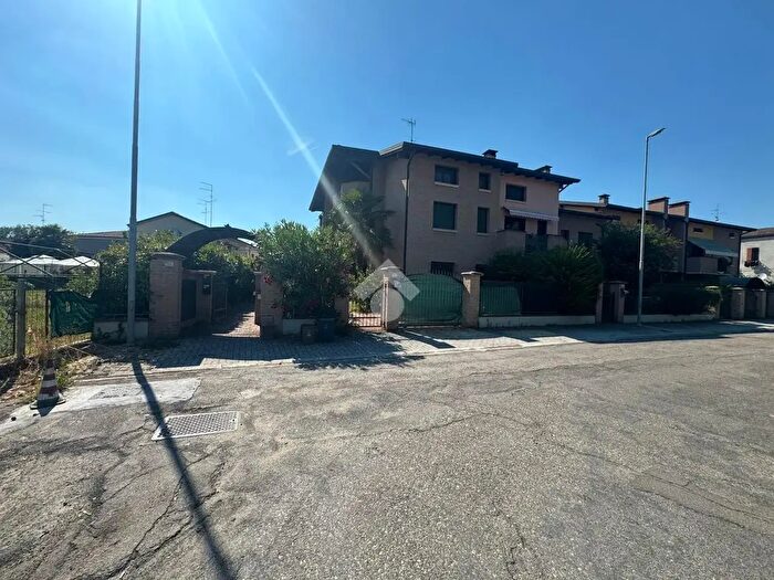 Appartamento trilocale in vendita in Piazza Allende, Campegine