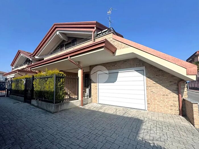 Casa quadrilocale in vendita in Via Prealpi, Seveso