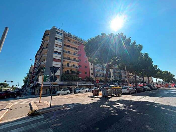 Appartamento quadrilocale in affitto in Viale Don Luigi Sturzo, Poggiofranco, Bari