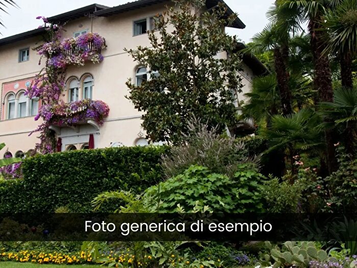 Casa con 7 locali in vendita in Via Ripuaria Varcaturo Na Italia, Giugliano In Campania