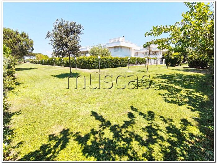 Casa quadrilocale in affitto in Viale Castellammare, Fregene, Fiumicino
