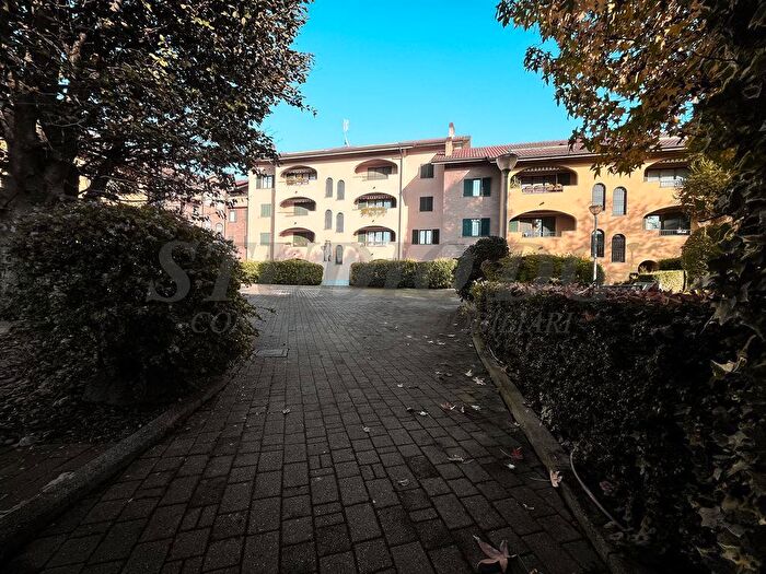Appartamento quadrilocale in vendita in Via Romagna, Cesano Maderno