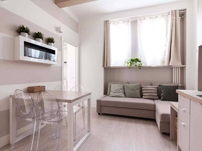 Appartamento monolocale in affitto in Via Castelfidardo, Moscova, Milano