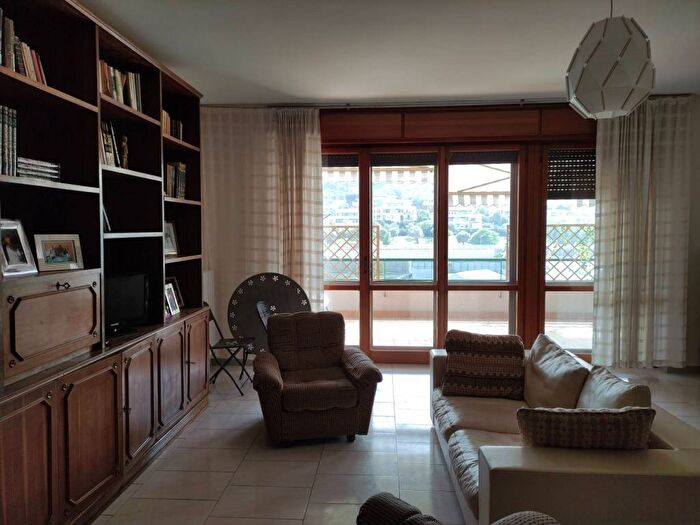Appartamento quadrilocale in affitto in Via Montanara, Santa Filomena, Pescara