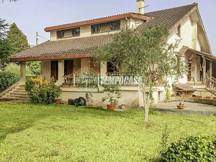 Casa con 7 locali in vendita in Via di Ponte Valle Trave, Anguillara Sabazia