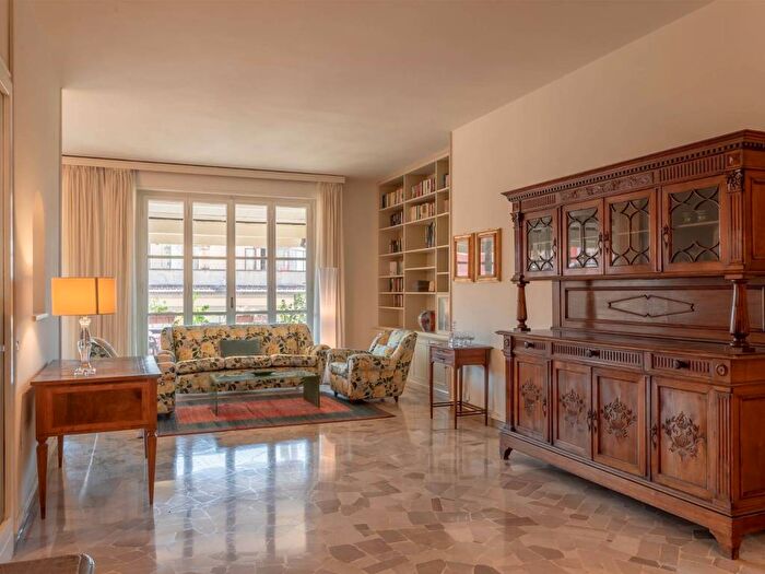 Appartamento con 6 locali in affitto in Via Benedetto Varchi, Mazzini Oberdan, Firenze
