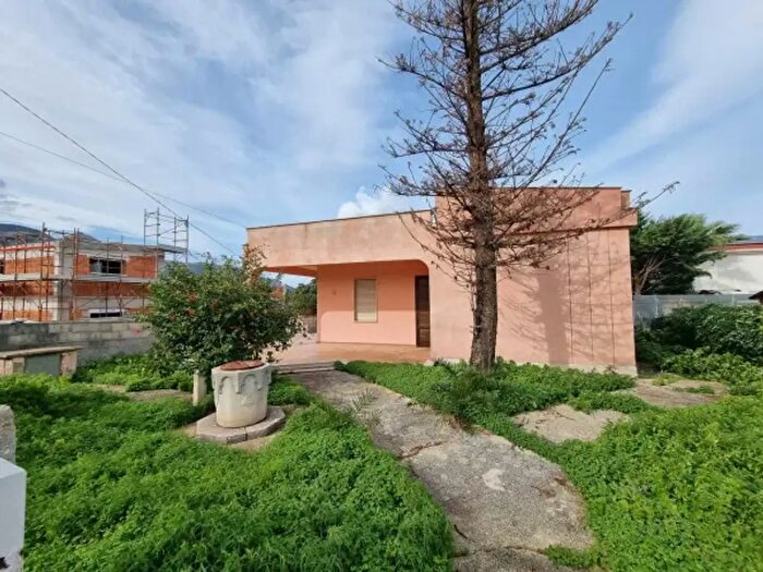 Casa con 6 locali in vendita in Via Scampati, Alcamo