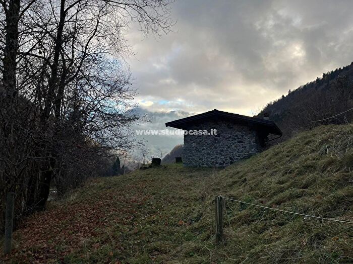 Casa bilocale in vendita in Via Piazza Caduti, Oltre Il Colle