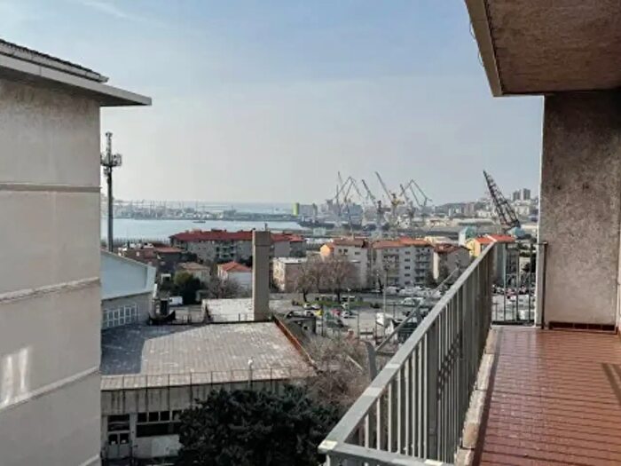 Appartamento trilocale in vendita in Via San Benedetto, Trieste