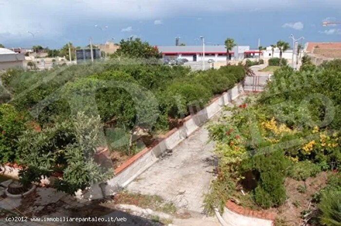 Casa con 8 locali in vendita in Marsala