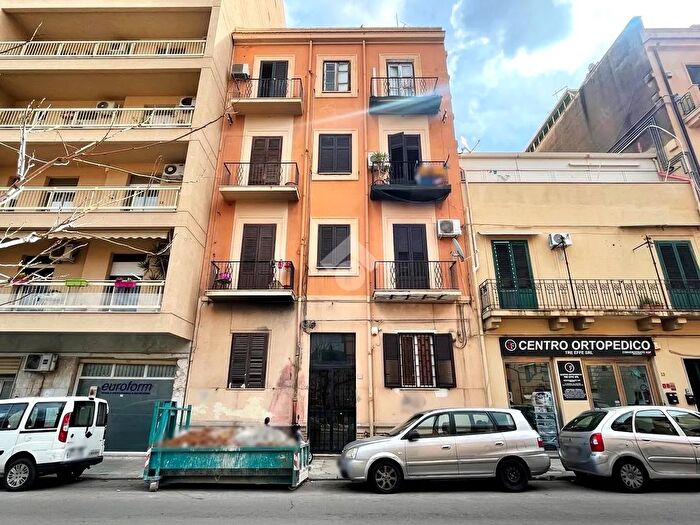 Appartamento con 6 locali in vendita in Via Pindemonte, Palermo