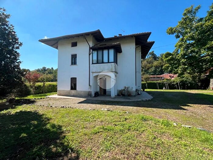 Casa con 6 locali in vendita in Via Colombo, Mottalciata