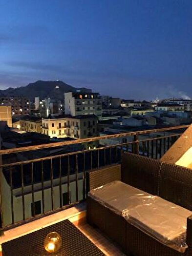 Appartamento trilocale in affitto in Via Orazio Antinori, Palermo