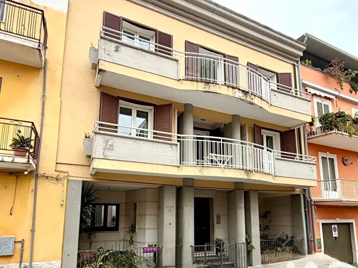 Casa con 5 locali in vendita in Via Rosolino Pilo, Solarino