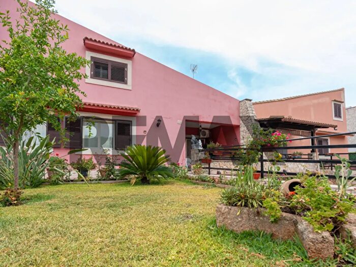 Casa con 6 locali in vendita in Via Sternazza, Augusta