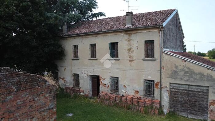 Casa con 8 locali in vendita in Strada Comunale Fornace, Gonzaga
