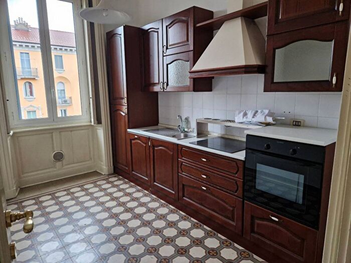 Appartamento trilocale in affitto in Via Spartaco, Montenero, Milano