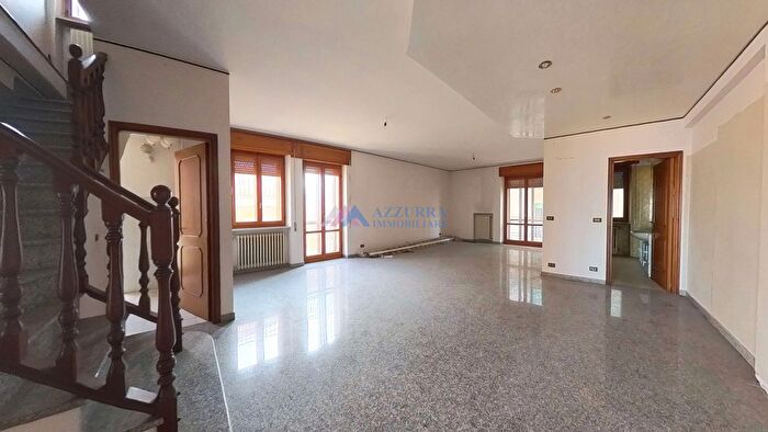 Appartamento con 6 locali in vendita in Montenero Di Bisaccia