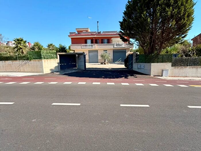 Casa con 7 locali in vendita in Contrada Fontanelle, Castellaneta