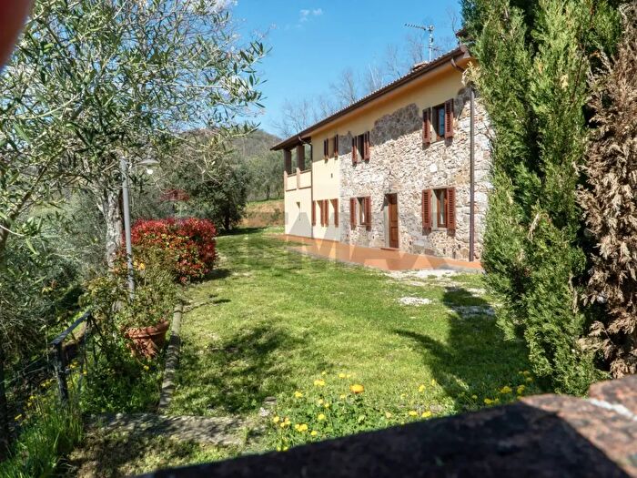 Casa con 9 locali in vendita in Via Rimondini, Massa E Cozzile