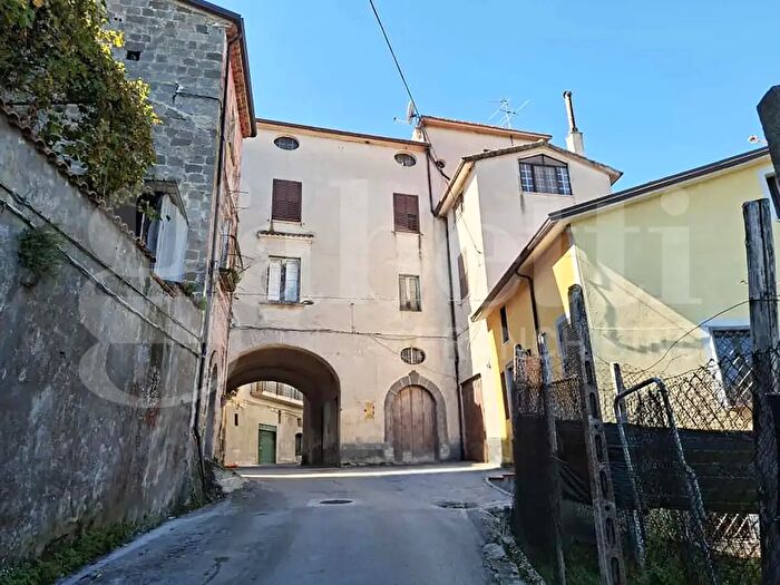 Casa con 8 locali in vendita in Carbonara Snc, Teano
