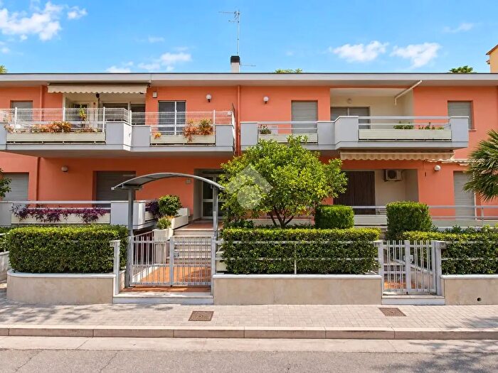 Appartamento trilocale in vendita in Via Alessandro Manzoni, Roseto Degli Abruzzi