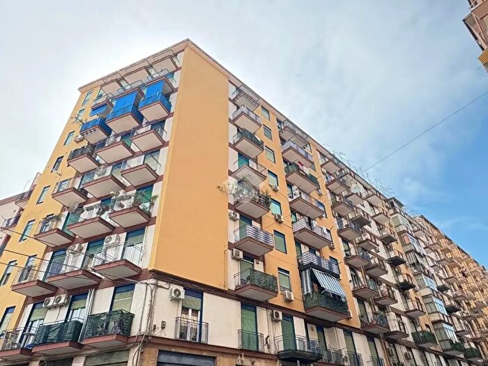 Appartamento trilocale in vendita in Via Guadagna, Palermo