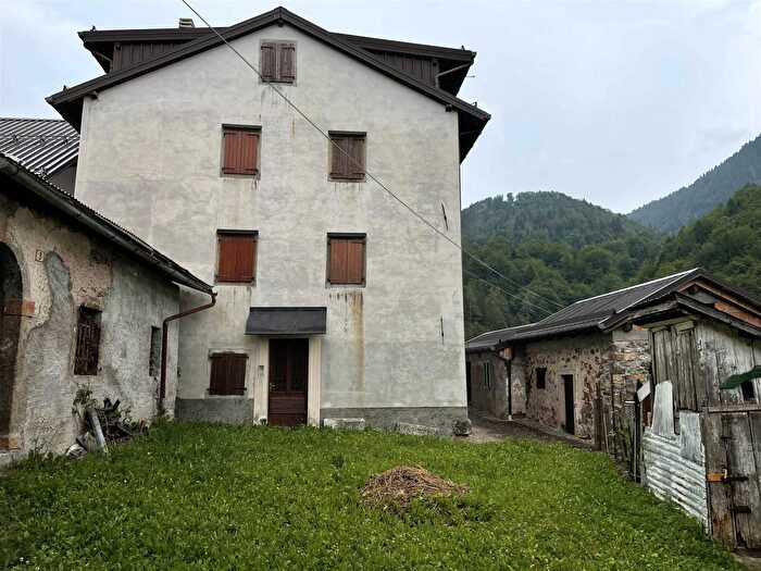 Appartamento con 6 locali in vendita in Via Roma, Treppo Ligosullo