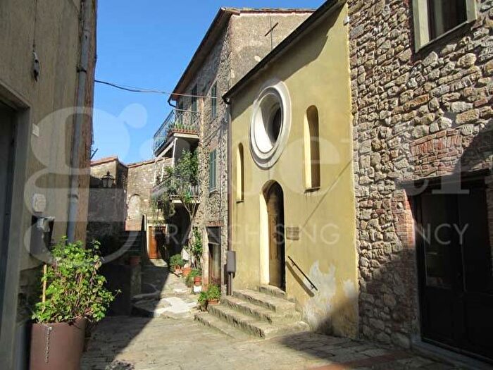 Appartamento con 7 locali in vendita in Gavorrano