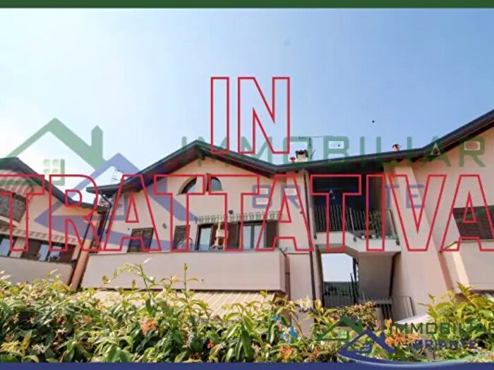 Appartamento trilocale in vendita in Via Giosuè Carducci, Besnate