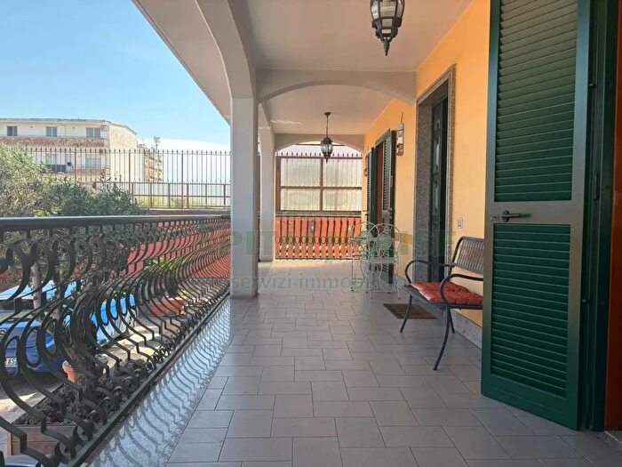 Casa con 5 locali in vendita in Casoria