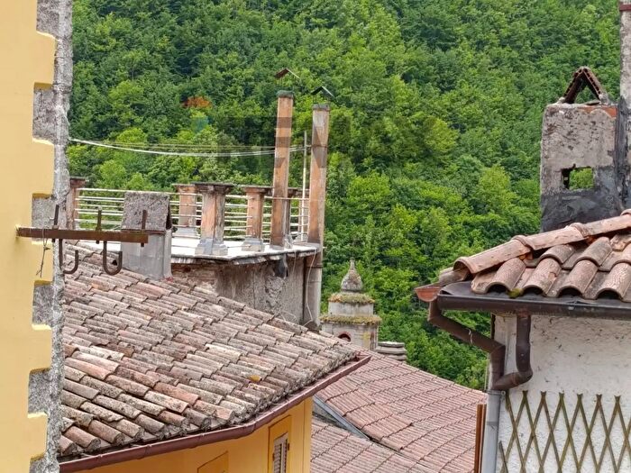Casa trilocale in vendita in Via Roma, Varco Sabino
