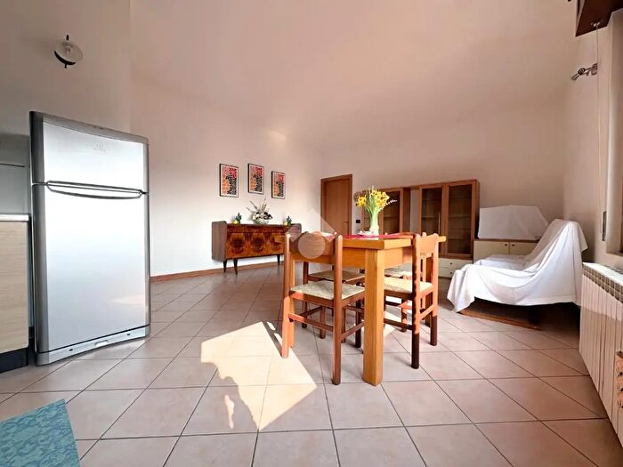 Appartamento trilocale in vendita in Via Giuseppe Mazzini, Torbole Casaglia