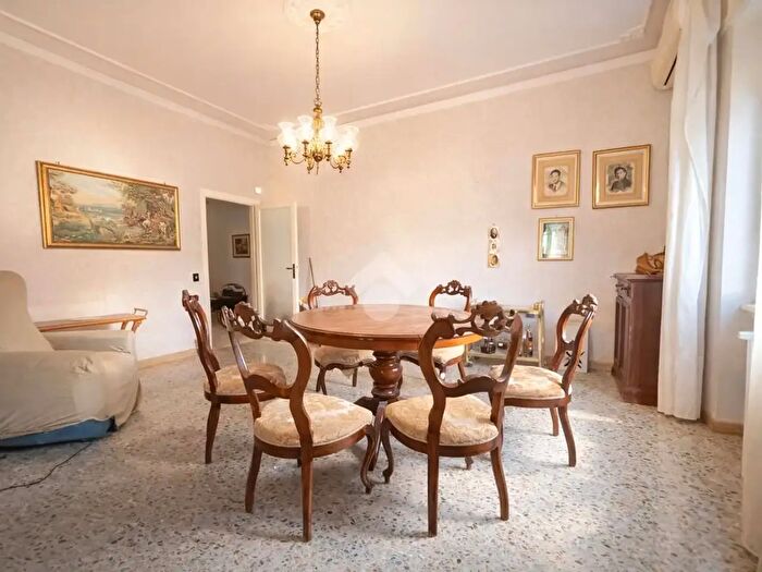 Appartamento trilocale in vendita in Via Castello, Terni